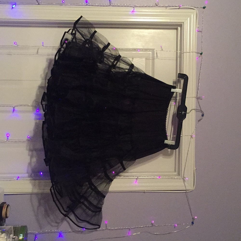 Black puffy under skirt/dress